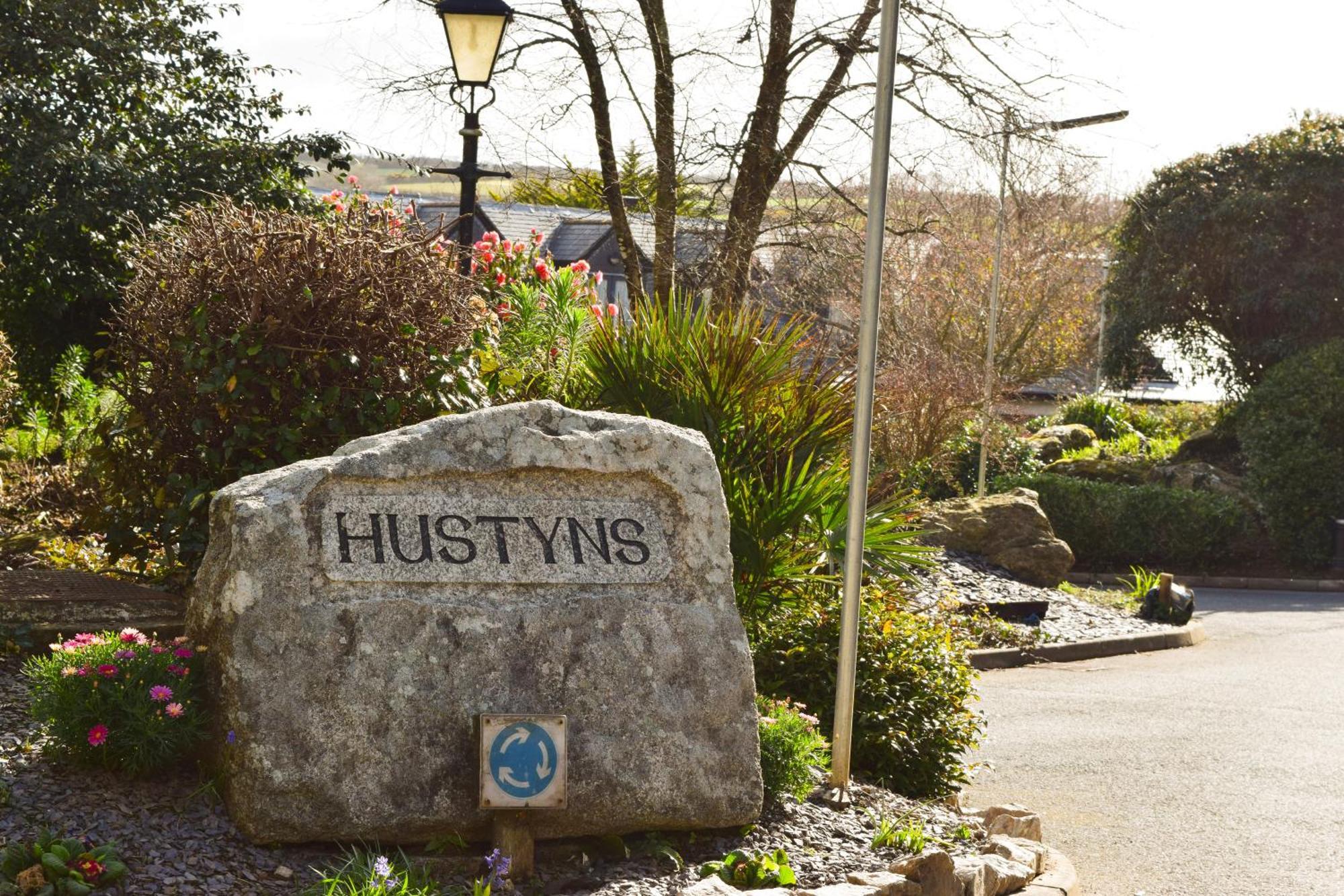 Hustyns Hotel Saint Wenn Exteriör bild